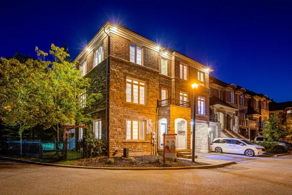 144 Chapman CT, Aurora, ON L4G 0E2