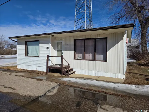 38 Railway AVENUE, Redvers, SK S0C 2H0