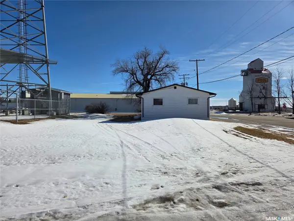 38 Railway AVENUE, Redvers, SK S0C 2H0