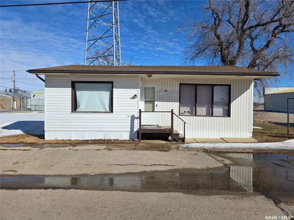 38 Railway AVENUE, Redvers, SK S0C 2H0