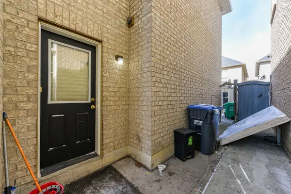 428 Father Tobin RD, Brampton, ON L6R 0S2