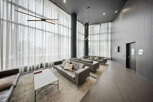 3900 Confederation Pkwy #215, Mississauga, ON L5B 0M3