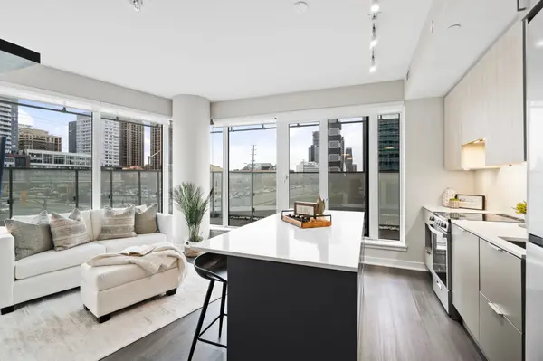 3900 Confederation Pkwy #215, Mississauga, ON L5B 0M3