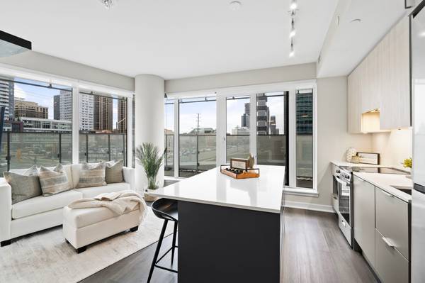 3900 Confederation Pkwy #215, Mississauga, ON L5B 0M3