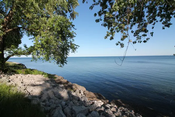 2101 Marine DR, Oakville, ON L6L 1B8