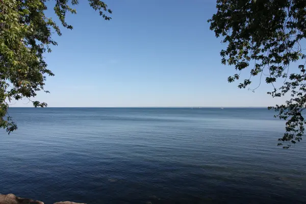 2101 Marine DR, Oakville, ON L6L 1B8