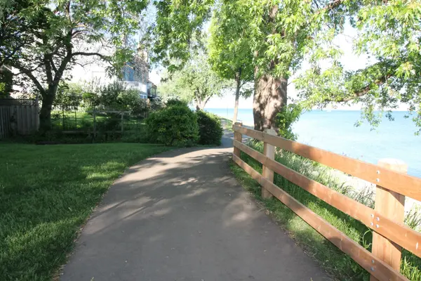 2101 Marine DR, Oakville, ON L6L 1B8