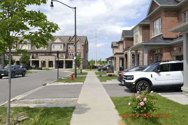 206 Fruitvale CIR, Brampton, ON L7A 5C3