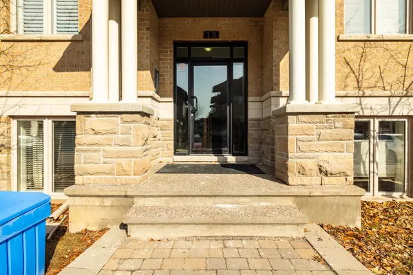 19 Tadley Private #A, Barrhaven, ON K2J 2T3