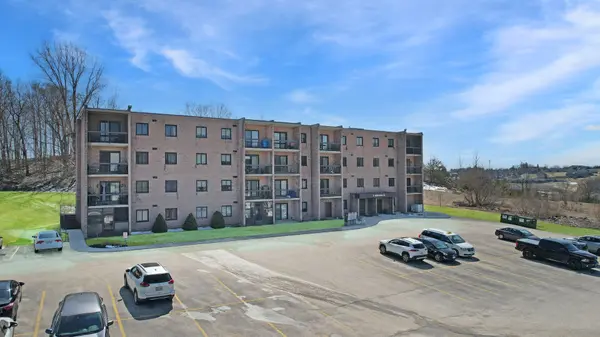 5 Valleyside DR #402, Brockton, ON N0G 2V0