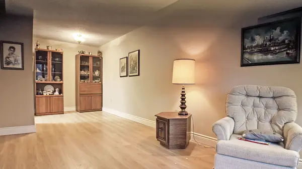 5 Valleyside DR #402, Brockton, ON N0G 2V0