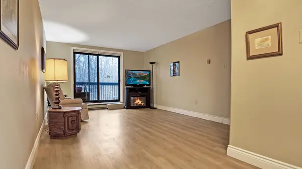 5 Valleyside DR #402, Brockton, ON N0G 2V0