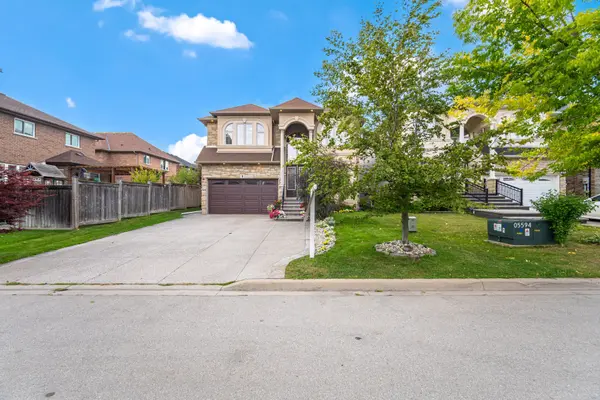 9 Lorupe CT, Hamilton, ON L9G 0B4