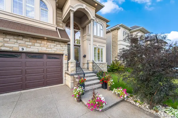9 Lorupe CT, Hamilton, ON L9G 0B4