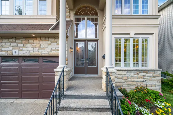 9 Lorupe CT, Hamilton, ON L9G 0B4