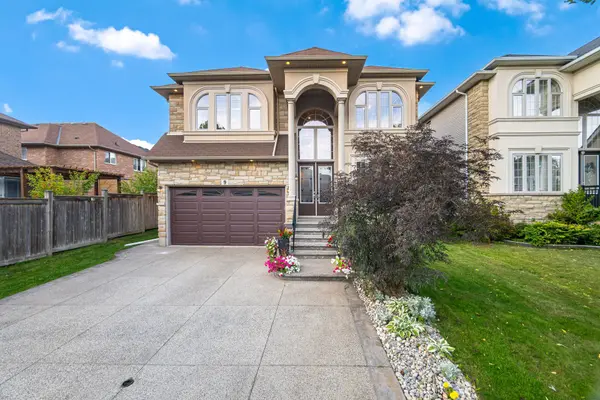 9 Lorupe CT, Hamilton, ON L9G 0B4