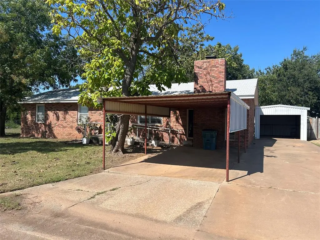 505 S Sycamore Street, Archer City, TX 76351