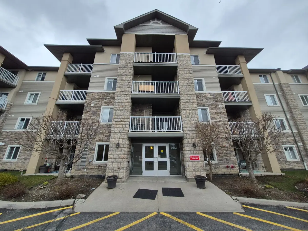 684 Warden AVE #404, Toronto E04, ON M1L 4W4