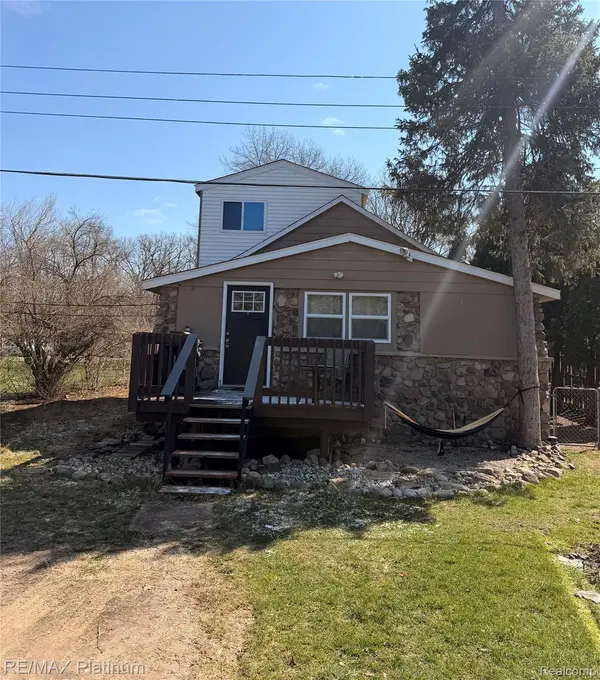 3426 Maple RDG, Highland Charter Township, MI 48356