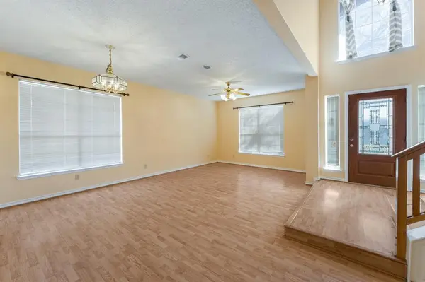 4303 Solitude Court, Arlington, TX 76017