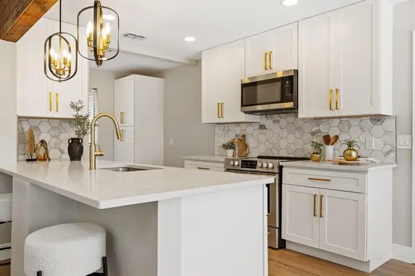 2912 Robindale Lane, Grapevine, TX 76051