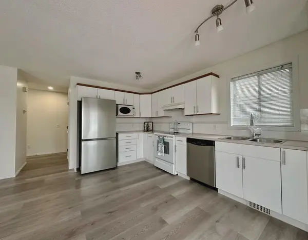 139 Bridlewood CIR SW, Calgary, AB T2Y 3L1