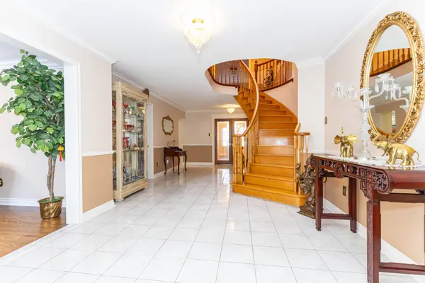 23 Leah CRES, Ajax, ON L1T 3J2