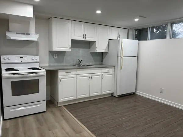 736 Sunnypoint DR #Basement B, Newmarket, ON L3Y 2Z8