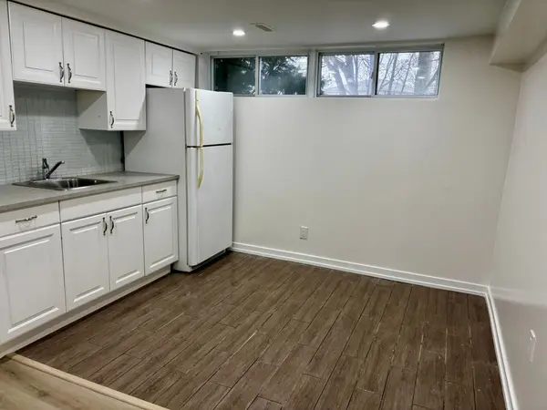 736 Sunnypoint DR #Basement B, Newmarket, ON L3Y 2Z8