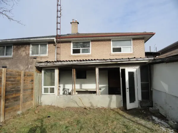 205 St Lucie DR, Toronto W05, ON M9M 1T4