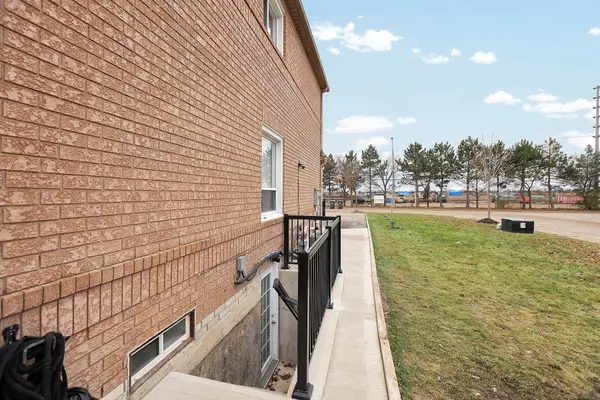 6487 SAPLING TRL, Mississauga, ON L5N 7A5