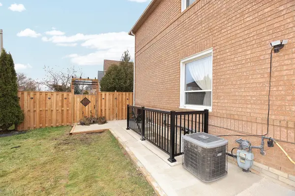 6487 SAPLING TRL, Mississauga, ON L5N 7A5