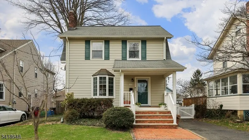 25 Paterson Rd, Fanwood Boro, NJ 07023