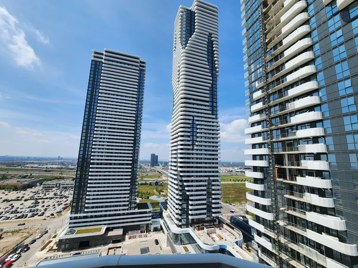 28 Interchange WAY #2203, Vaughan, ON L4K 0P8