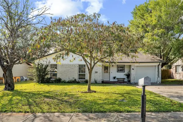 1206 Saturn Drive, Cedar Hill, TX 75104