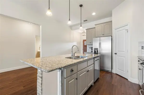 4012 Kensington Drive, Sanger, TX 76266