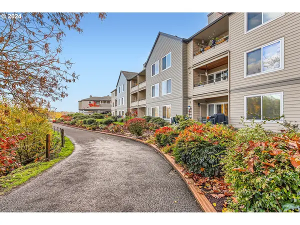 5110 S LANDING DR #302, Portland, OR 97239