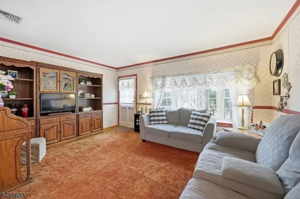 15 Colgate Rd, Oakland Boro, NJ 07436