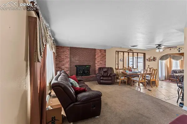 61 Radcliff LN, Pueblo, CO 81005