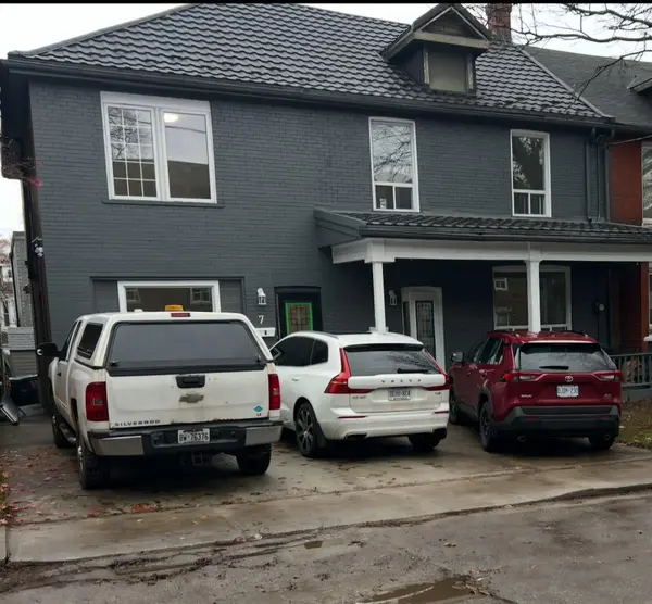7 Ellsworth AVE, Toronto C02, ON M6G 2K4
