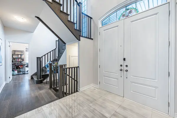 13 Arksey ST, Whitby, ON L1P 0G5