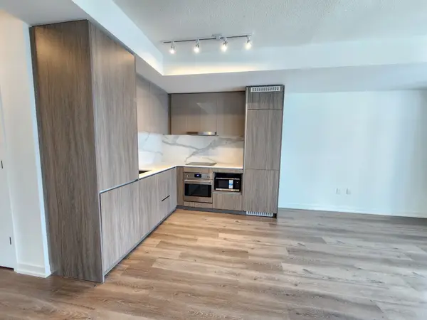 28 Interchange WAY #2203, Vaughan, ON L4K 0P8