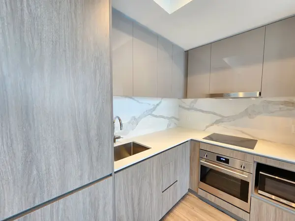 28 Interchange WAY #2203, Vaughan, ON L4K 0P8