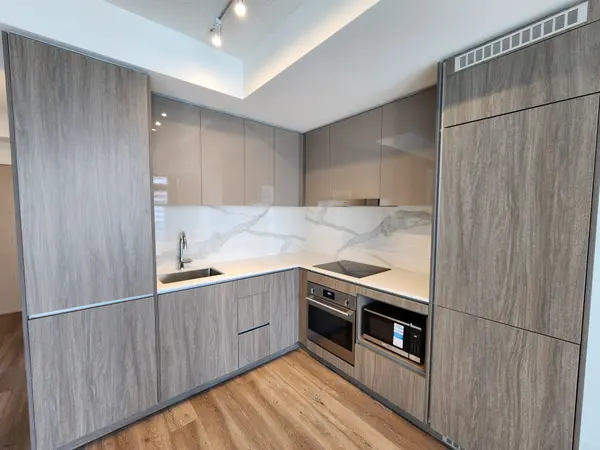 28 Interchange WAY #2203, Vaughan, ON L4K 0P8