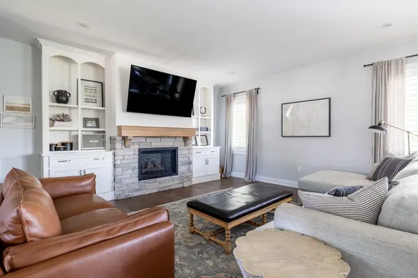 19 Cheslock CRES, Oro-medonte, ON L3V 8N8