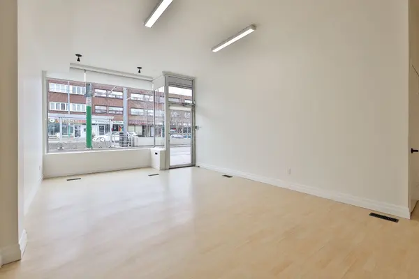 1674 St Clair AVE W, Toronto W03, ON M6N 1H8