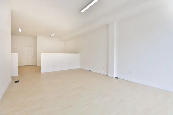 1674 St Clair AVE W, Toronto W03, ON M6N 1H8