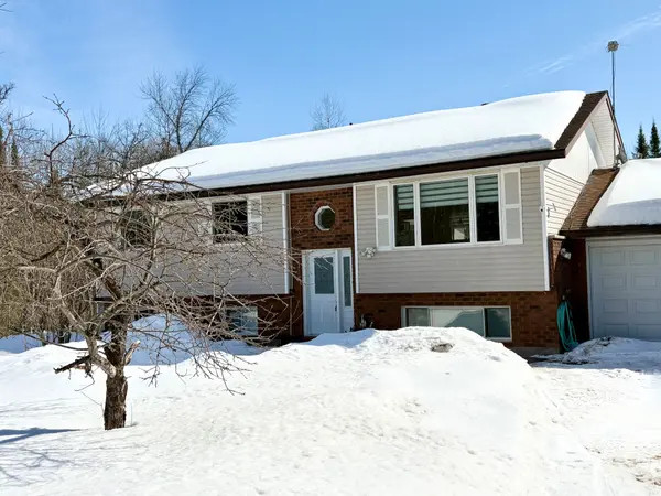 418 Forest Park RD, Laurentian Valley, ON K8A 6W2