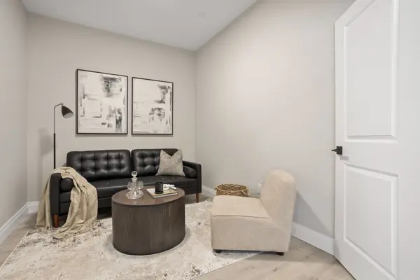 33318 Richmond ST #105, Lucan Biddulph, ON N0M 2J0