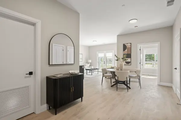 33318 Richmond ST #105, Lucan Biddulph, ON N0M 2J0